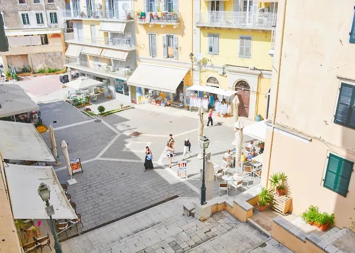 Mitropolis Old Town شقة *